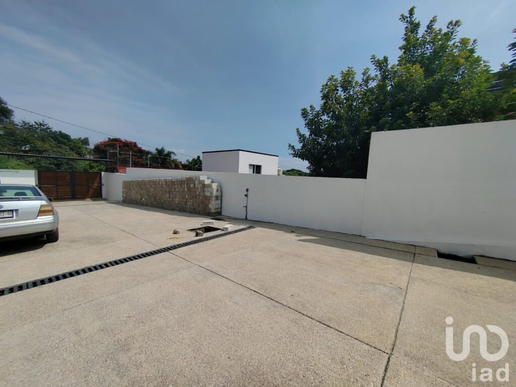 Terreno en Venta en Lomas de Cortés, Cuernavaca | Privada con Portón Eléctrico
