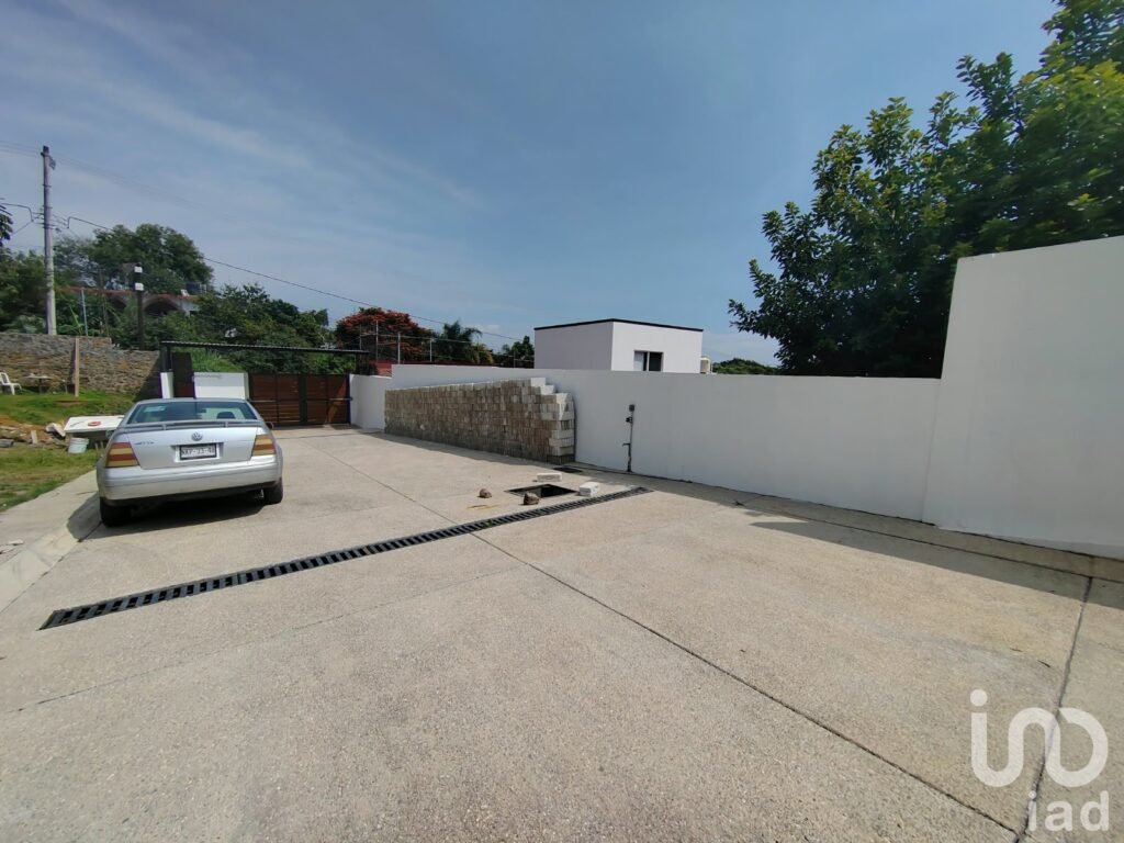 Terreno en Venta en Lomas de Cortés, Cuernavaca | Privada con Portón Eléctrico