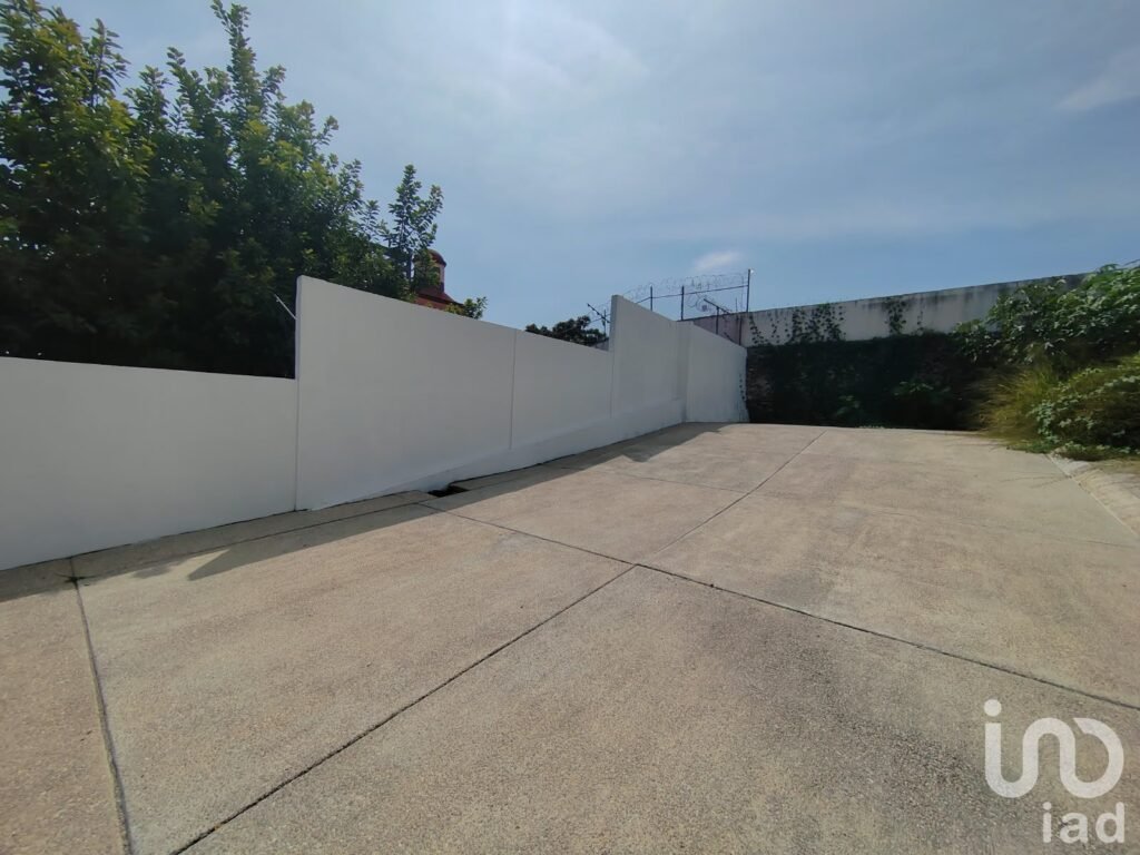 Terreno en Venta en Lomas de Cortés, Cuernavaca | Privada con Portón Eléctrico