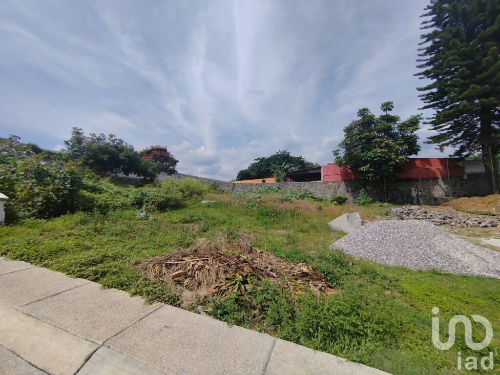 Terreno en Venta en Lomas de Cortés, Cuernavaca | Privada con Portón Eléctrico