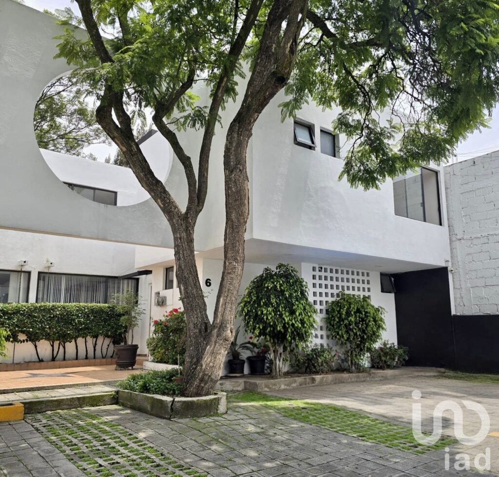 CASA EN RENTA EN OLIVAR DE LOS PADRES, CDMX, 4 RECAMARAS, 4 ESTACIONAMIENTOS, JARDIN