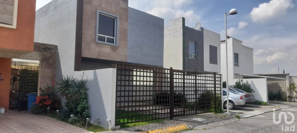 Venta de Casa Habitación en Fraccionamiento 23 de Octubre en Zinacantepec, Estado de México.