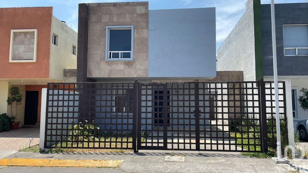Venta de Casa Habitación en Fraccionamiento 23 de Octubre en Zinacantepec, Estado de México.