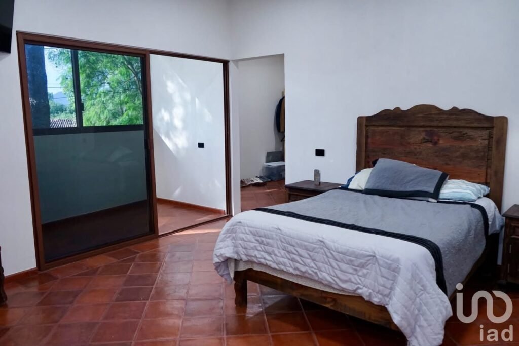 Casa en Venta en Los Nogales | 3 Recámaras, Salón Mirador y Cochera