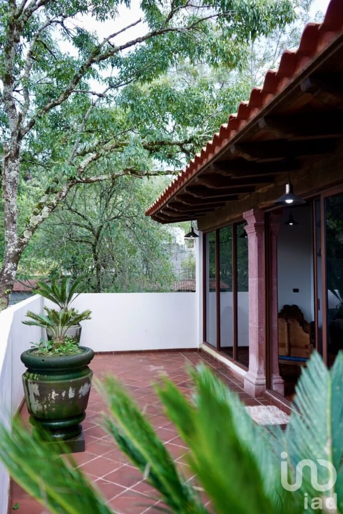 Casa en Venta en Los Nogales | 3 Recámaras, Salón Mirador y Cochera