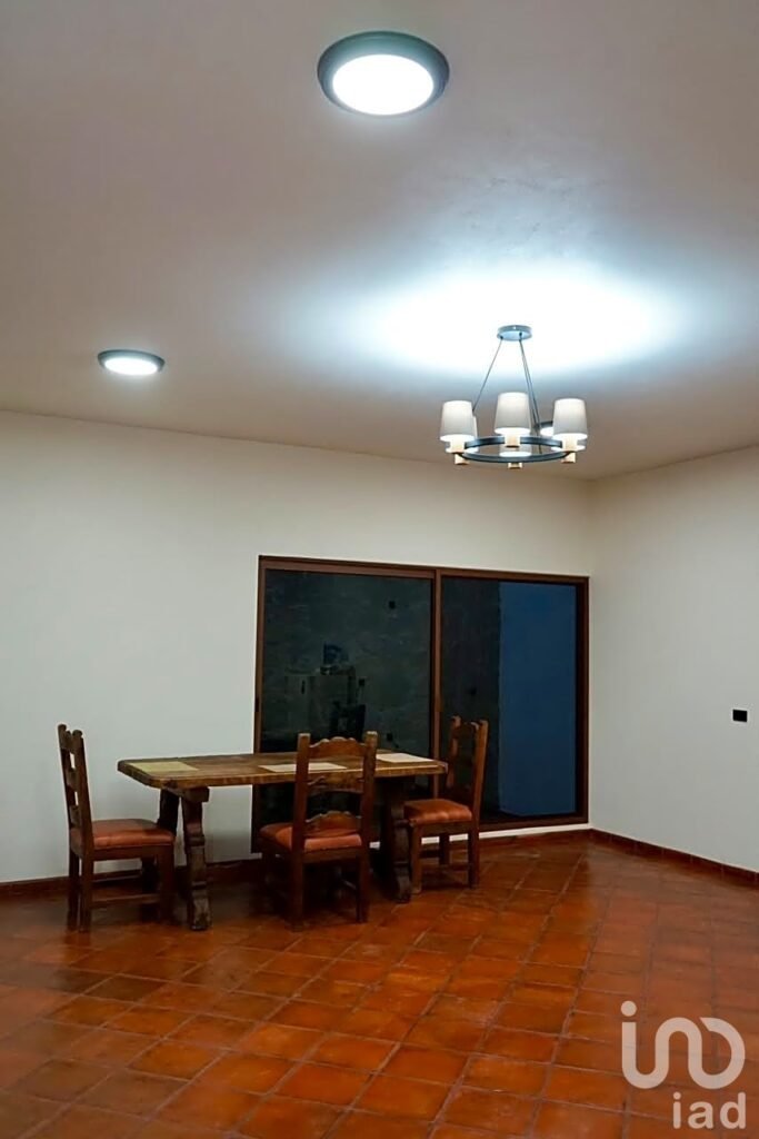 Casa en Venta en Los Nogales | 3 Recámaras, Salón Mirador y Cochera
