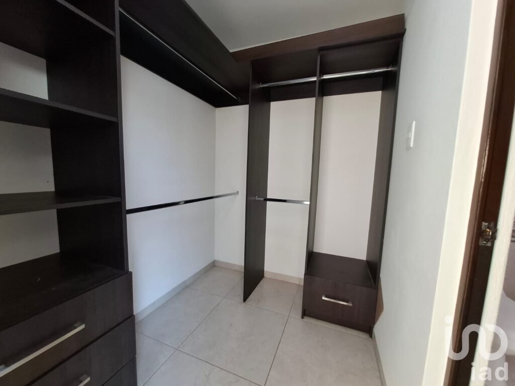 VENTA DE CASA EN COLONIA ALBORADATRES CON ALBERCA, GYM Y JUEGOS NIÑOS EN LA CIUDAD SAN LUIS POTOSI