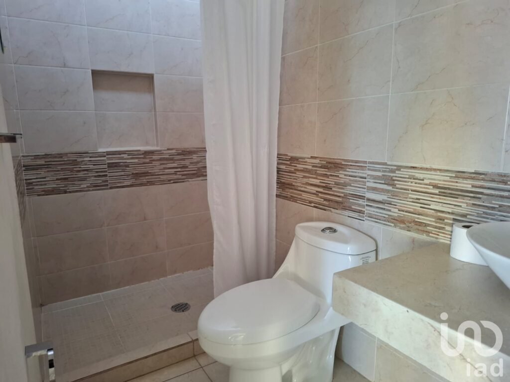 VENTA DE CASA EN COLONIA ALBORADATRES CON ALBERCA, GYM Y JUEGOS NIÑOS EN LA CIUDAD SAN LUIS POTOSI