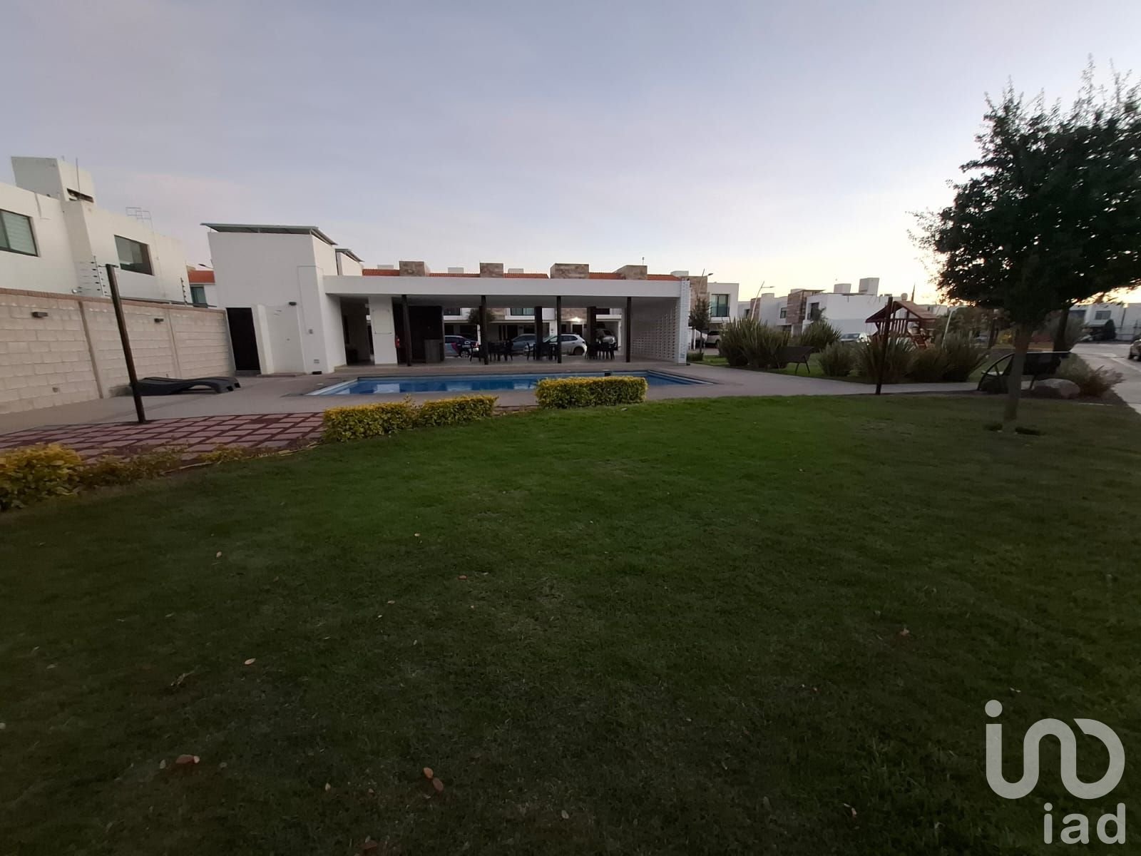 VENTA DE CASA EN COLONIA ALBORADATRES CON ALBERCA, GYM Y JUEGOS NIÑOS EN LA CIUDAD SAN LUIS POTOSI